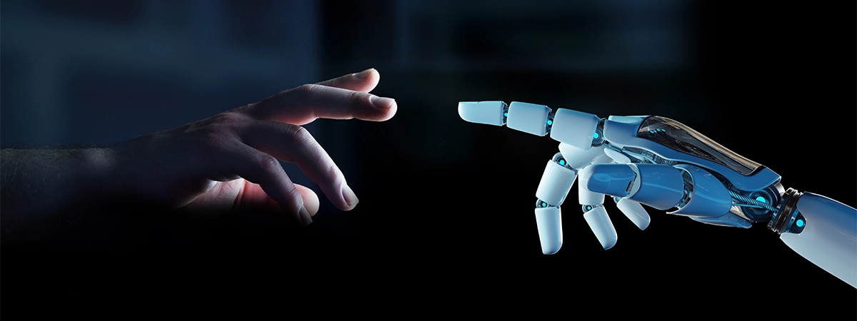 humain touche la main d'un robot